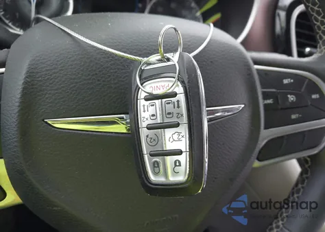 2022 Chrysler Voyager Lx из США, поврежденный, VIN 2C4RC1CG1NR105253